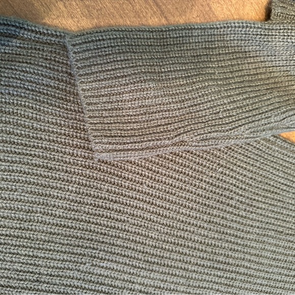 BP Ruffled Sleeve cut out sweater - Picture 6 of 9